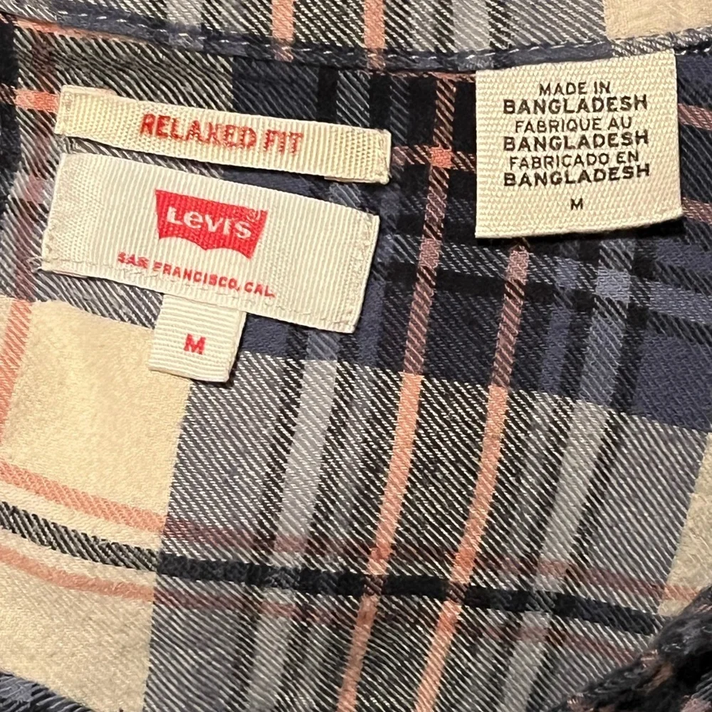 💙Levi's Cotton Flannel Navy & Cream Plaid Shirt